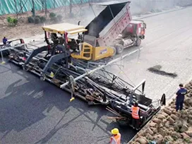 Ang pinakamalaking width paver construction sa mundo sa China