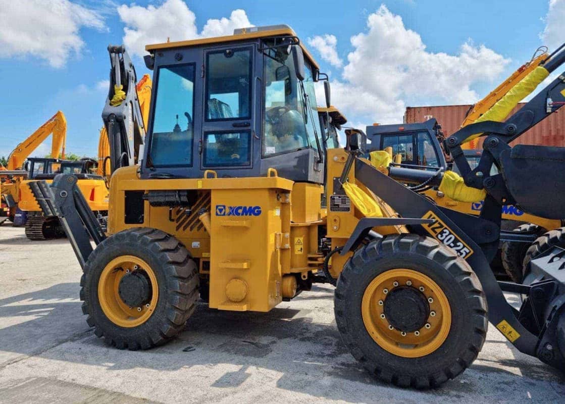 Retroescavadeira XCMG WZ30-25