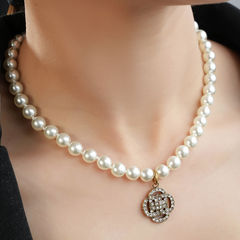 2022 New Hot Sale Butterfly Jewelry Pearl Necklace PVD Gold Plated Bead Chain Necklace Clavicle Chain Necklace