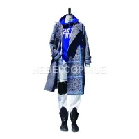 Шерстяное пальто с высоким воротником и синей тесьмой