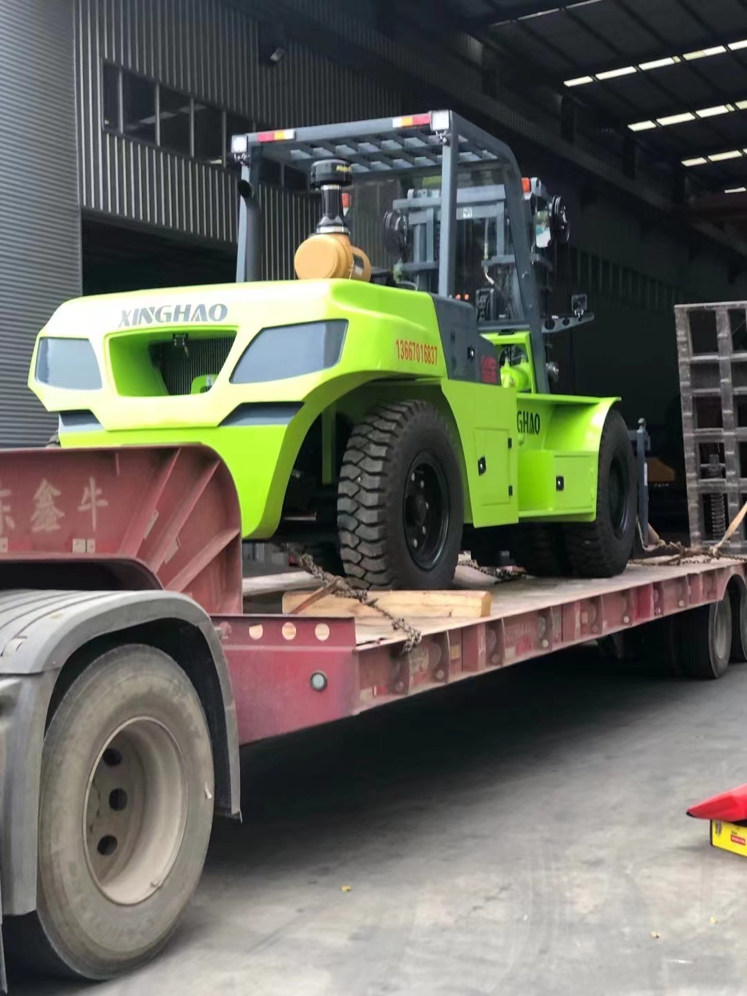 Xinghao 1 units xinghao small 18 ton forklift are transporting to customer from ...