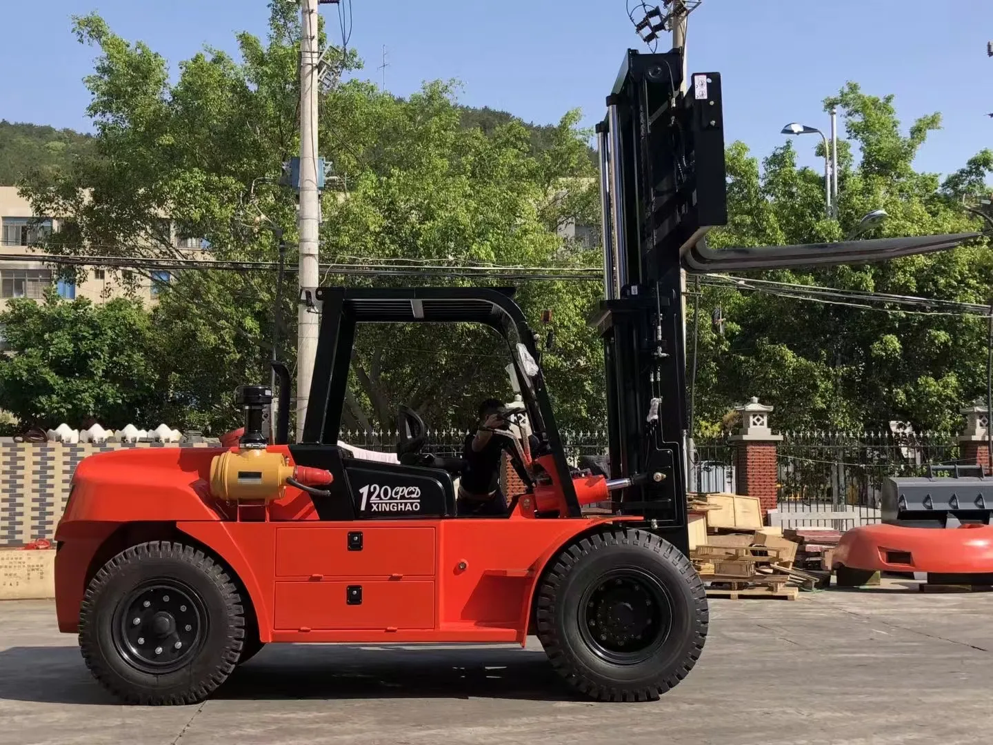 12 ton diesel forklift