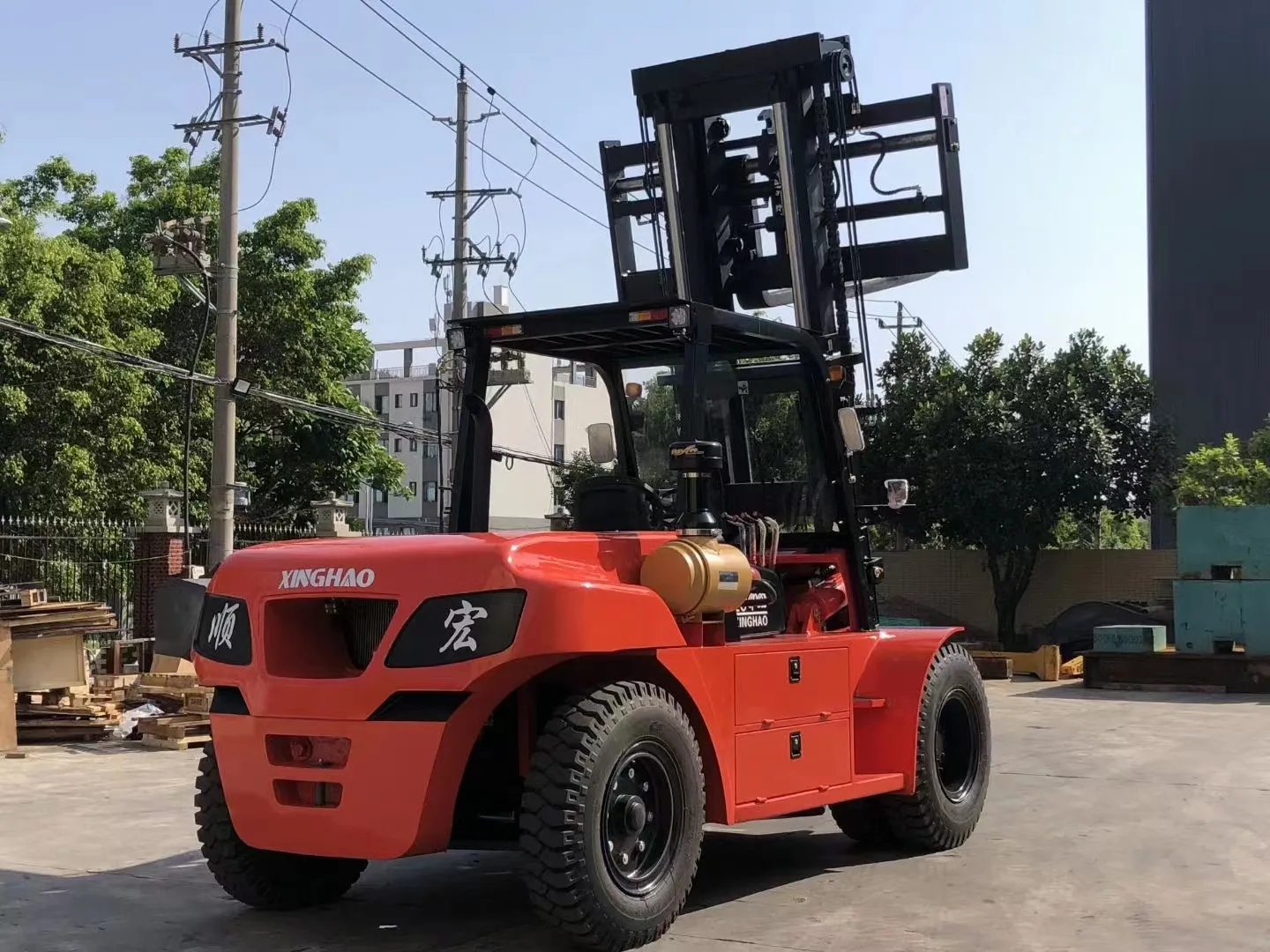 12 ton forklift is going to customer