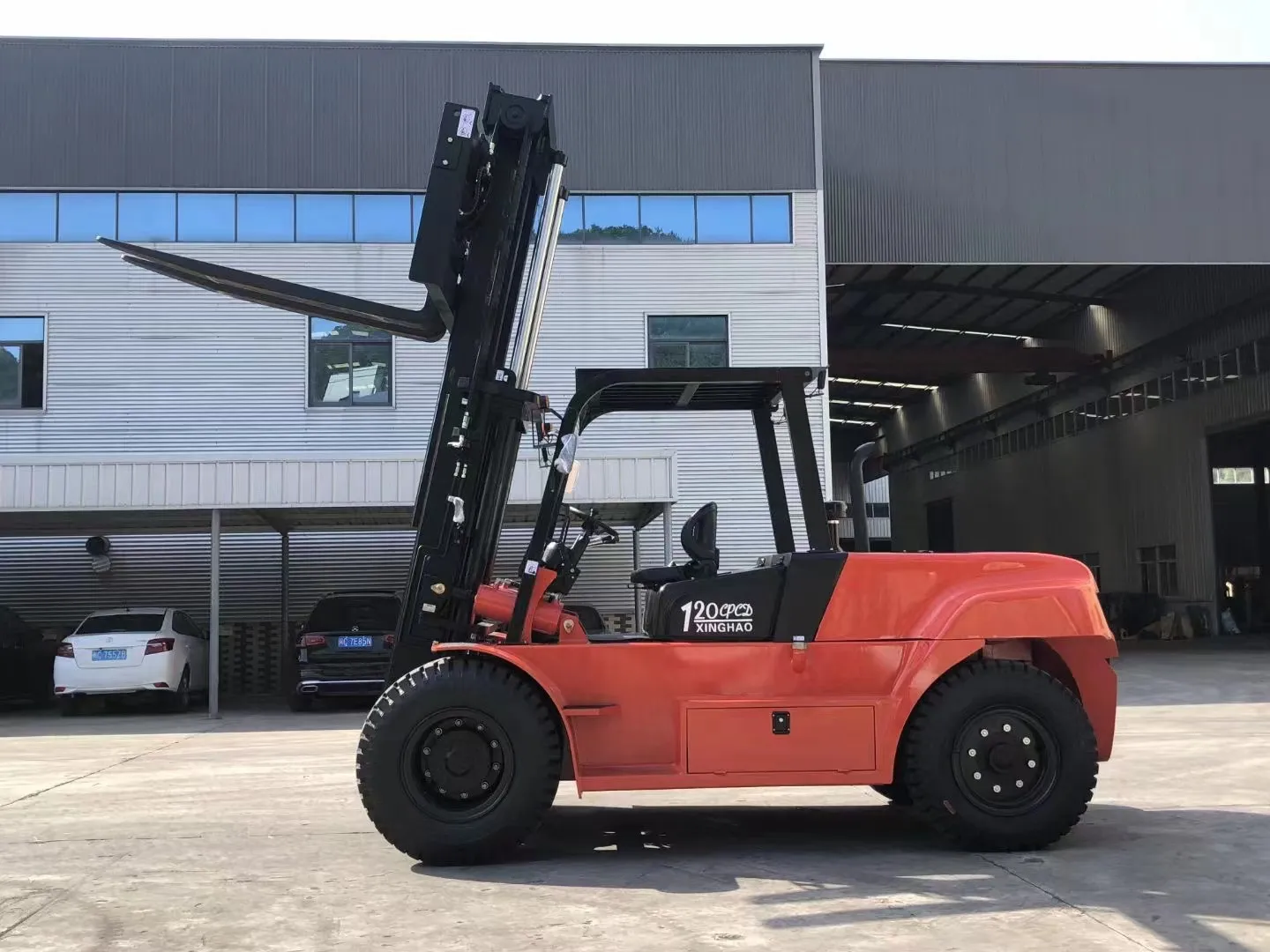 12 ton forklift is going to customer