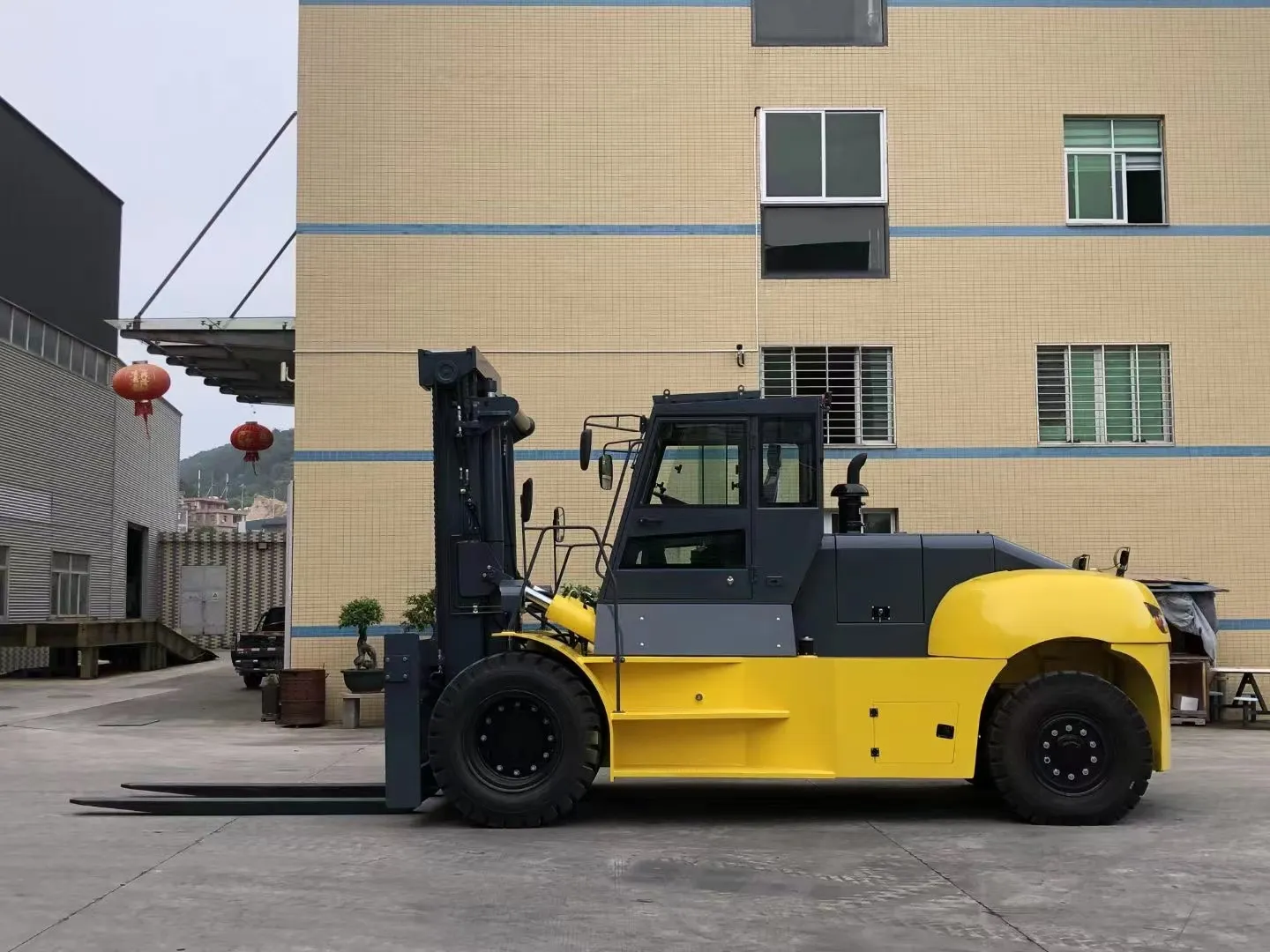 20 ton diesel forklift is ready to ship