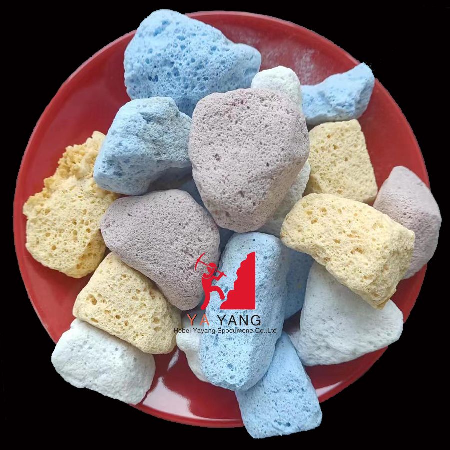 Y73 水石飾り 軽石？ 溶岩石？ かなり重たい石 高さ29センチ