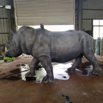 Statue en bronze grandeur nature extérieure de rhinocéros grande sculpture animale en jardin en métal