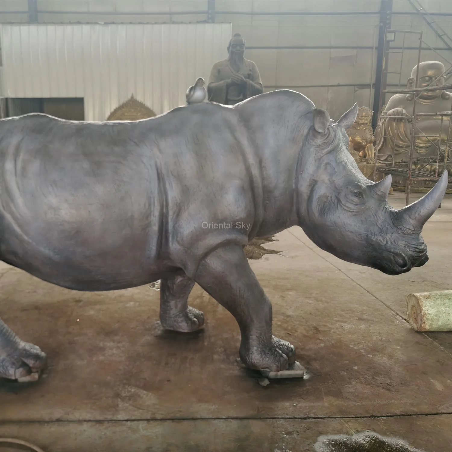 Estátua de rinoceronte de bronze em tamanho real ao ar livre grande escultura de metal jardim animal