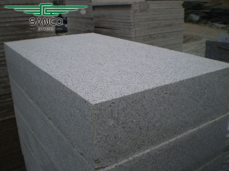 White Rust Granite Bush-hammered Paving Stone