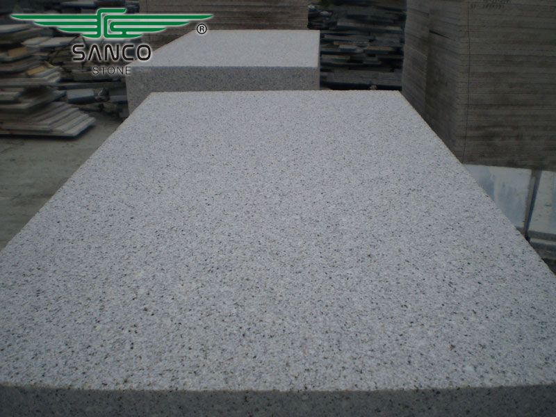 White Rust Granite Bush-hammered Paving Stone