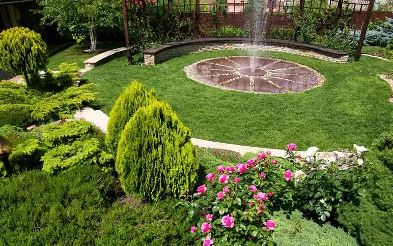 15 Unique Backyard Water Feature Design Ideas