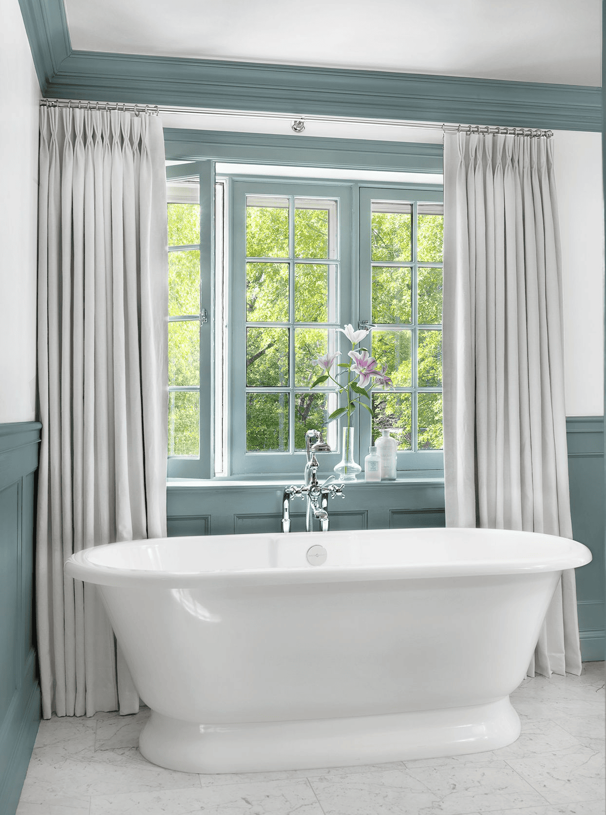 Aesthetics and Practicality: How to Choose the Right Shower Window