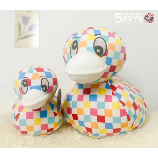 カラフルなアヒル - クレーンゲームのぬいぐるみ