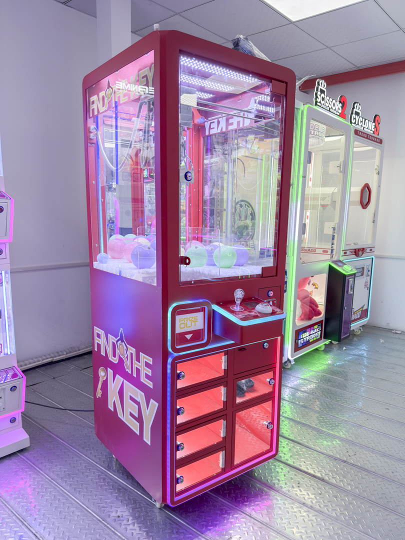 Find The Key Arcade Machine: Grab Key, Win Gifts