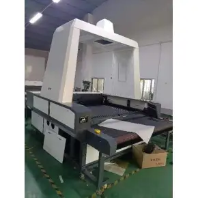 Fabric laser cutting machine with auto feeding system