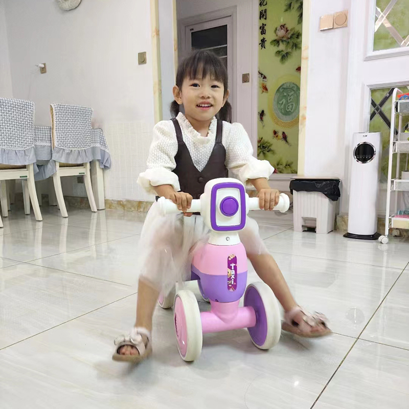 Children Four Wheels Scooter