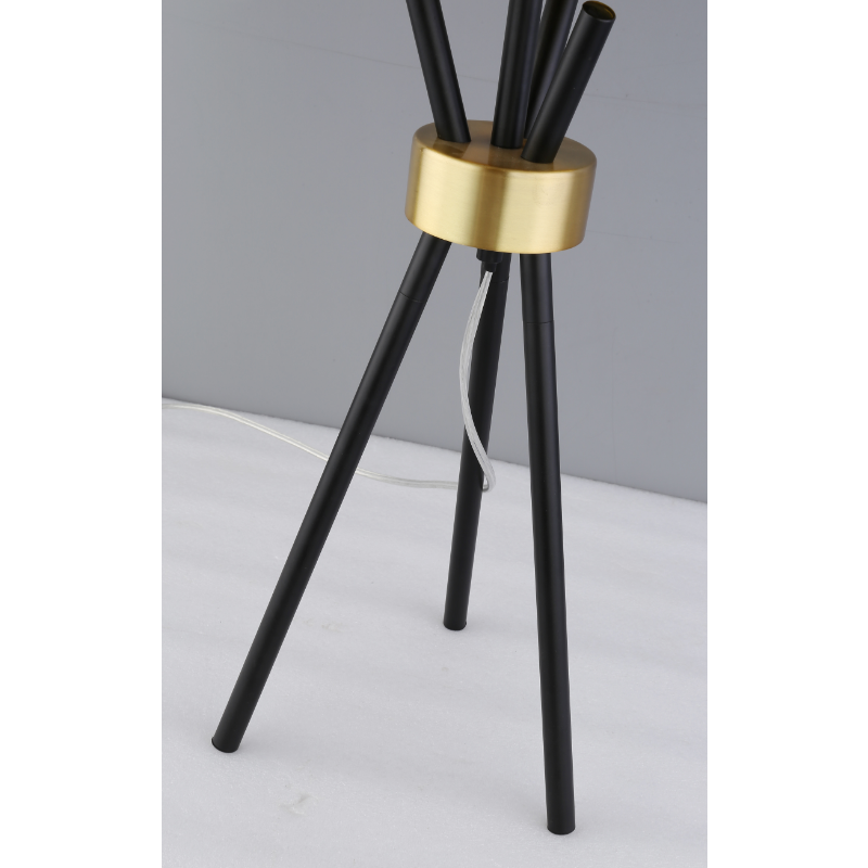 Modern Simple Tripo Black and Gold Metal Bedside Table Lamp for Bedroom Study Room