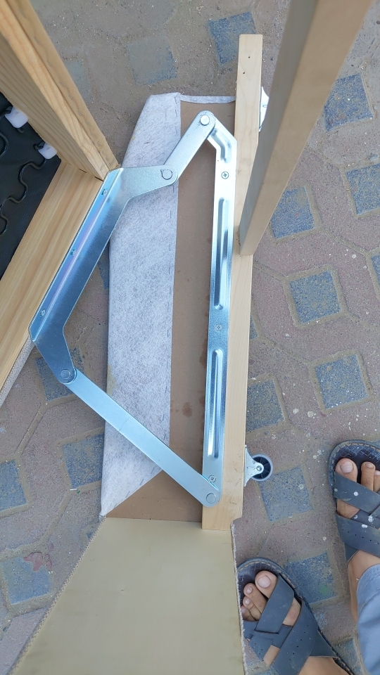 Unlock a new sofa bed feature - drawer hinges!