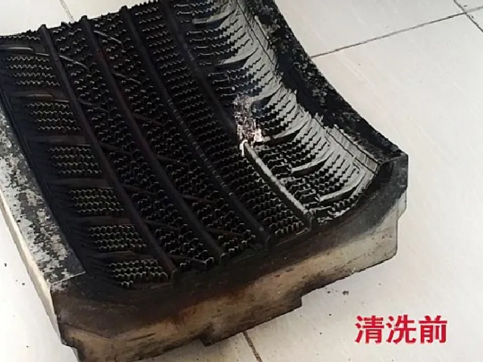 Off-line cleaning of tire molds