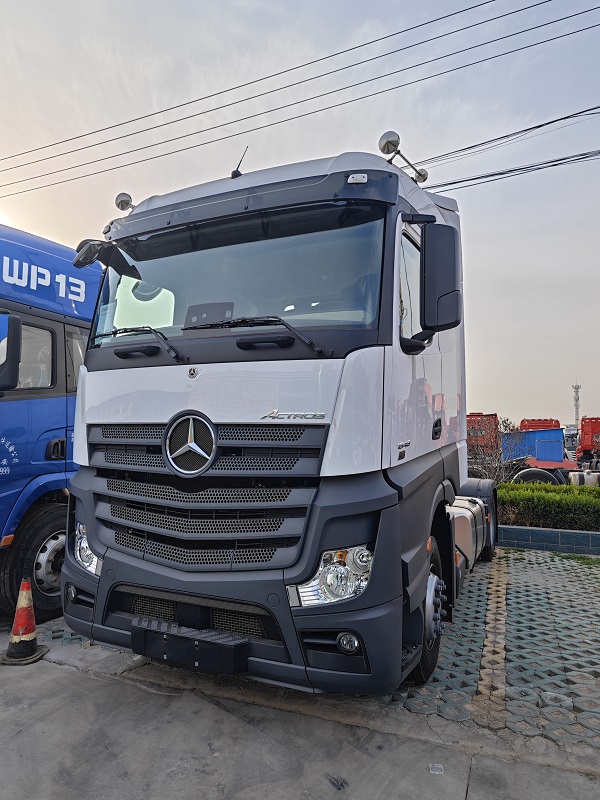 Mercedes Benz tractor