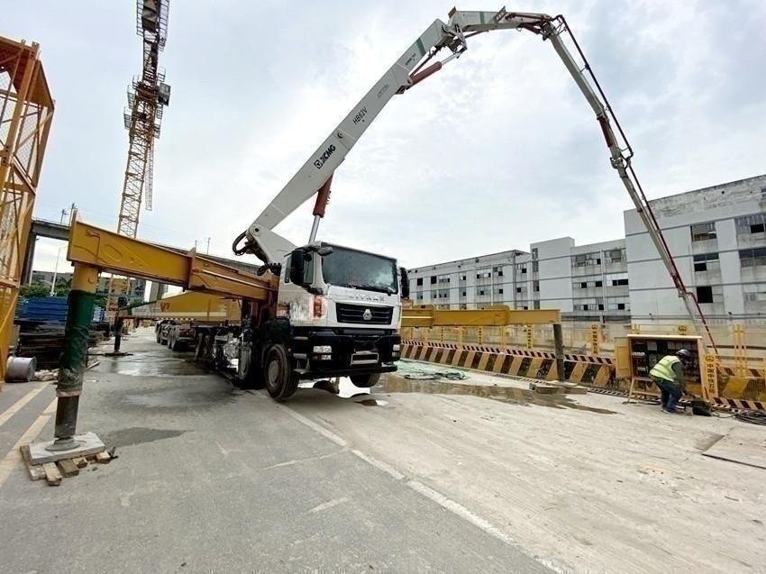 Concrete Pump Truck for sale HOWO