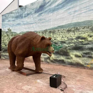 Fierce animatronic cave brown bear for forest park