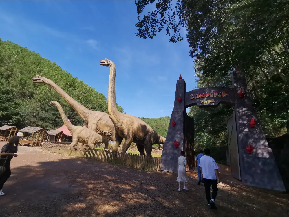 Hello France! Hello Dinopedia!