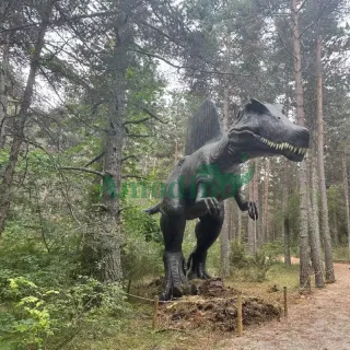 Animatronic spinosaurus for dinosaur park