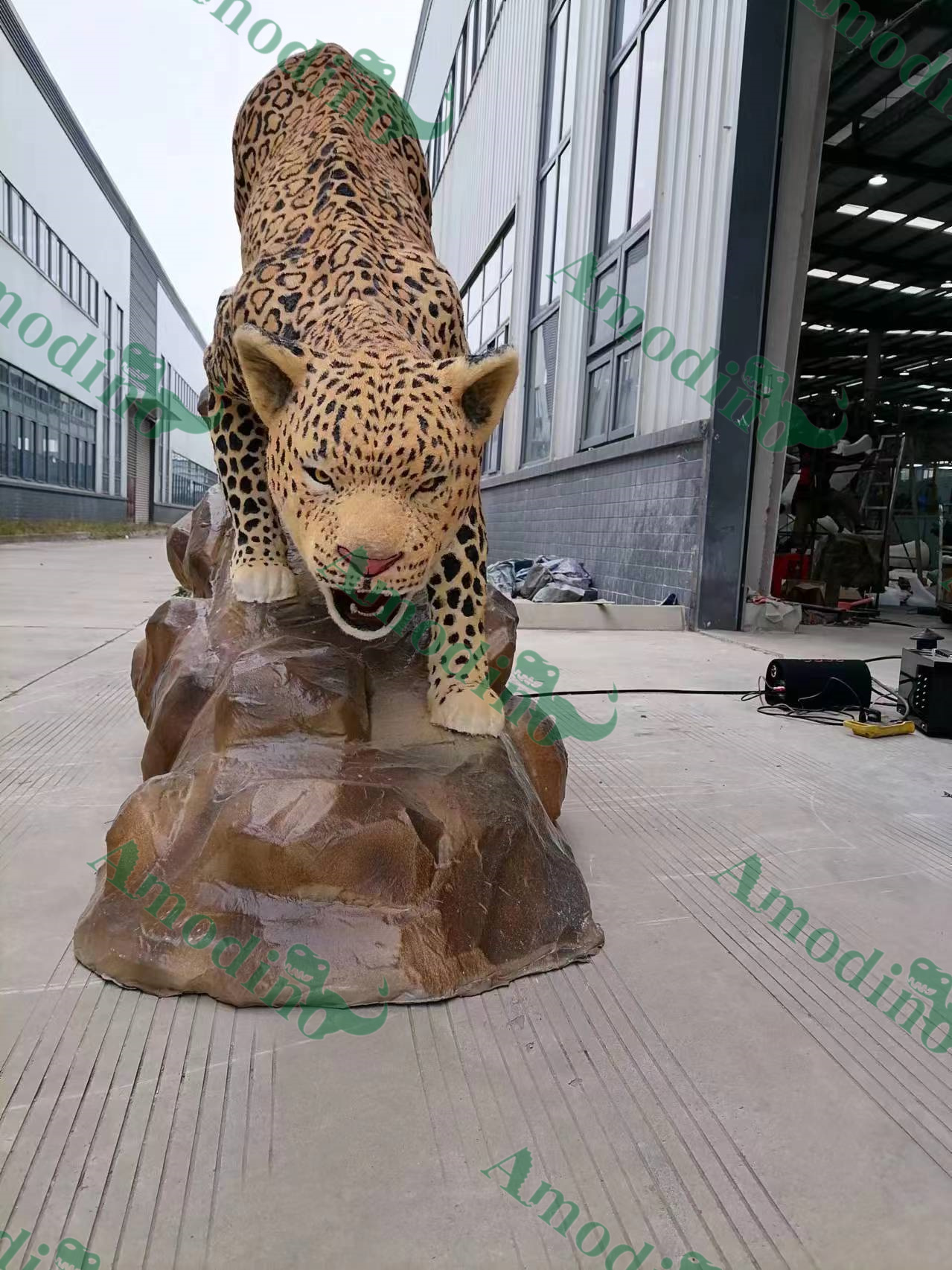 New Line of Animatronic Animals Produced by Factory