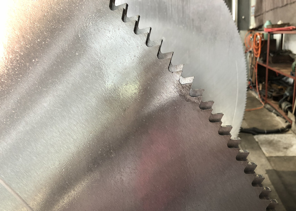 Friction saw blade