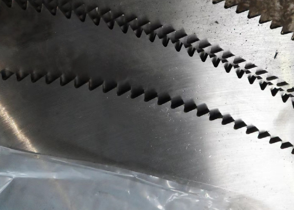 Friction saw blade