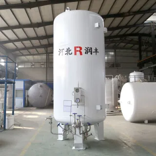 Vertical cryogenic storage tank