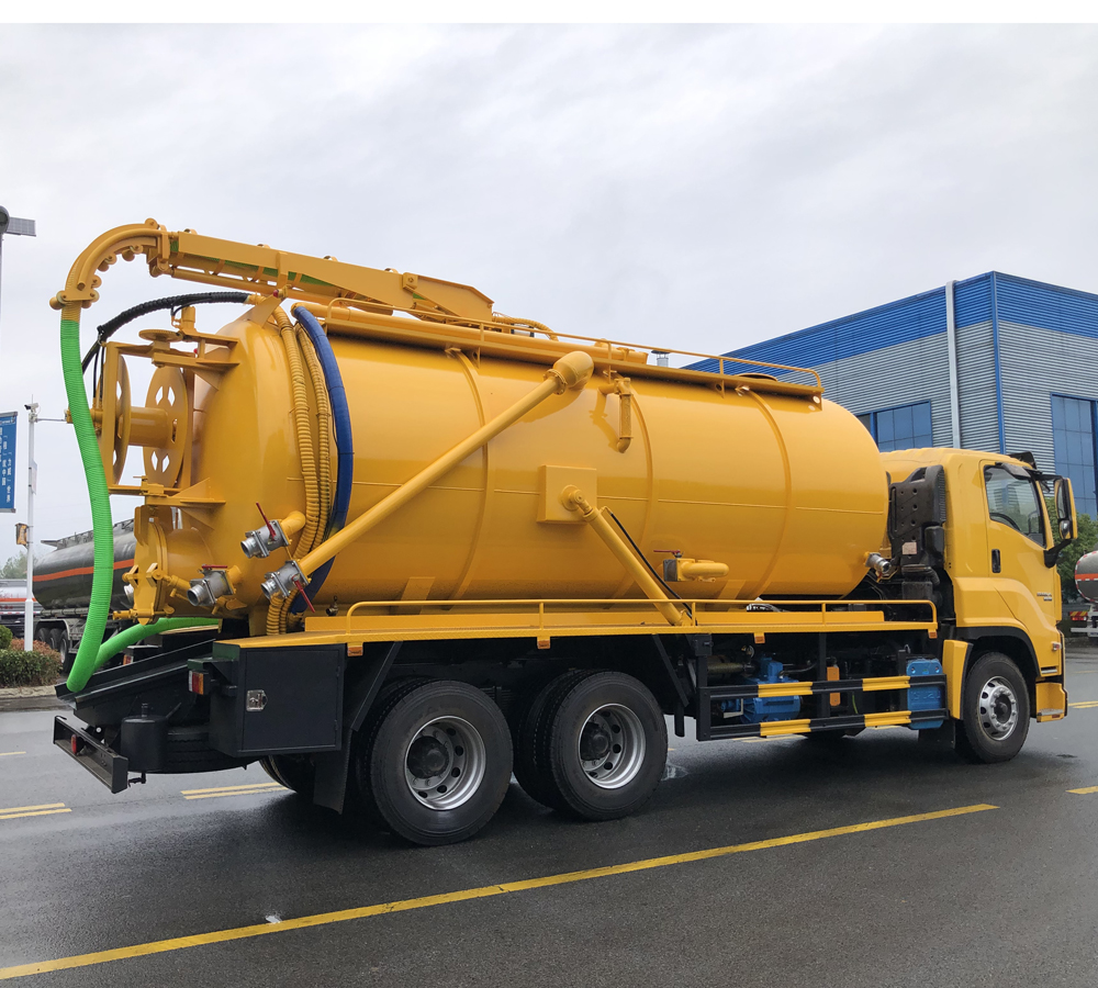 Don't panic about city sewage, the big belly can handle everything--Combined cleaning and suction truck