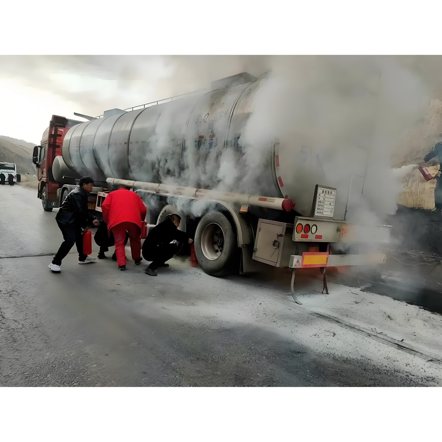 What to do if an oil tank truck catches fire？