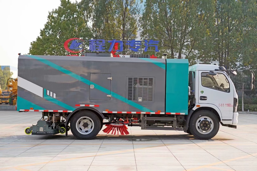 For Sale Dongfeng  5m³ Dust Tank + 2m³ Water Tank Road Sweeper Truck And Road Dust Suction Truck