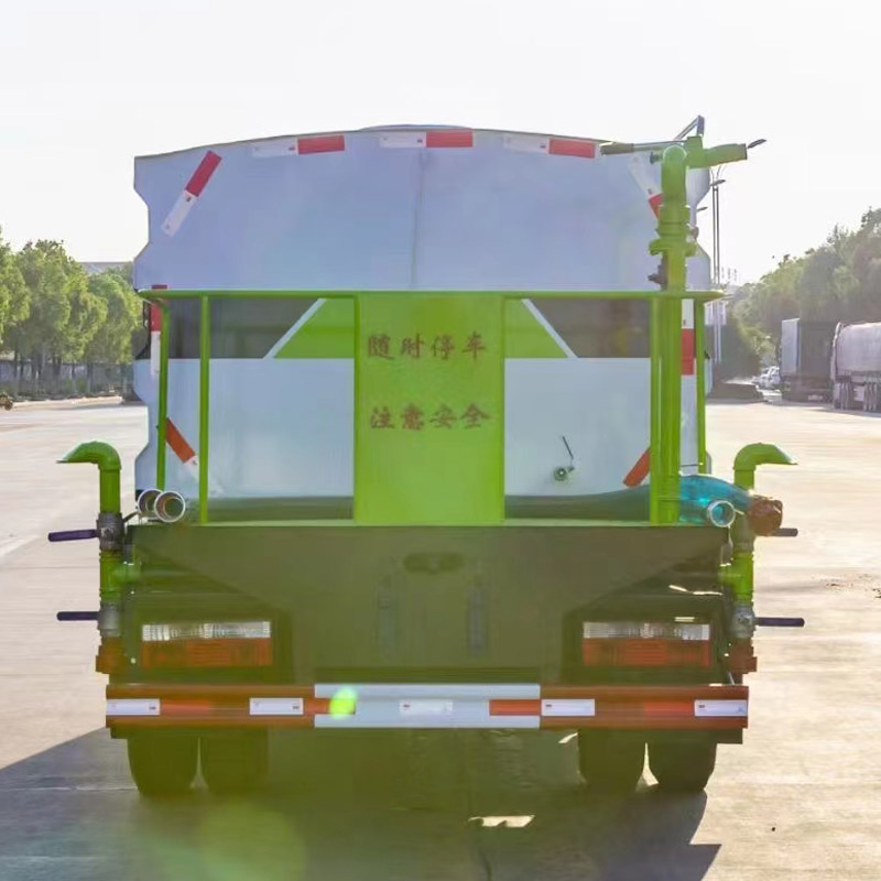 Dongfeng 5000 liters water sprinkle truck