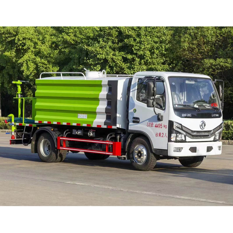 Dongfeng 5000 liters water sprinkle truck