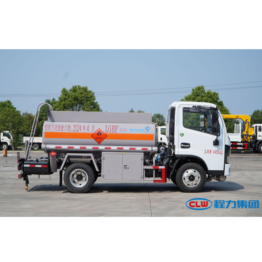 Dongfeng Small Mobile Refueling Dispenser Tank Truck