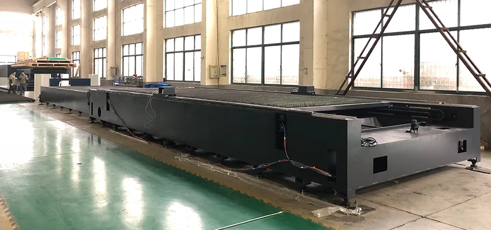 Semi-enclosed Double-platform Fiber Exchange Laser Cutting Machine