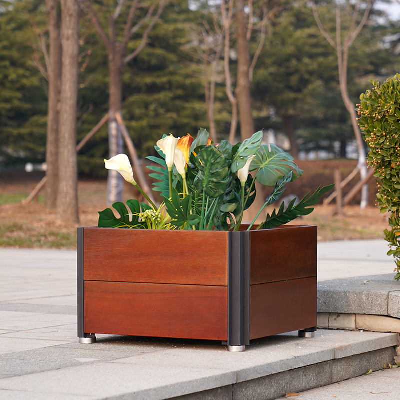 TM Wooden Square Outdoor Planter