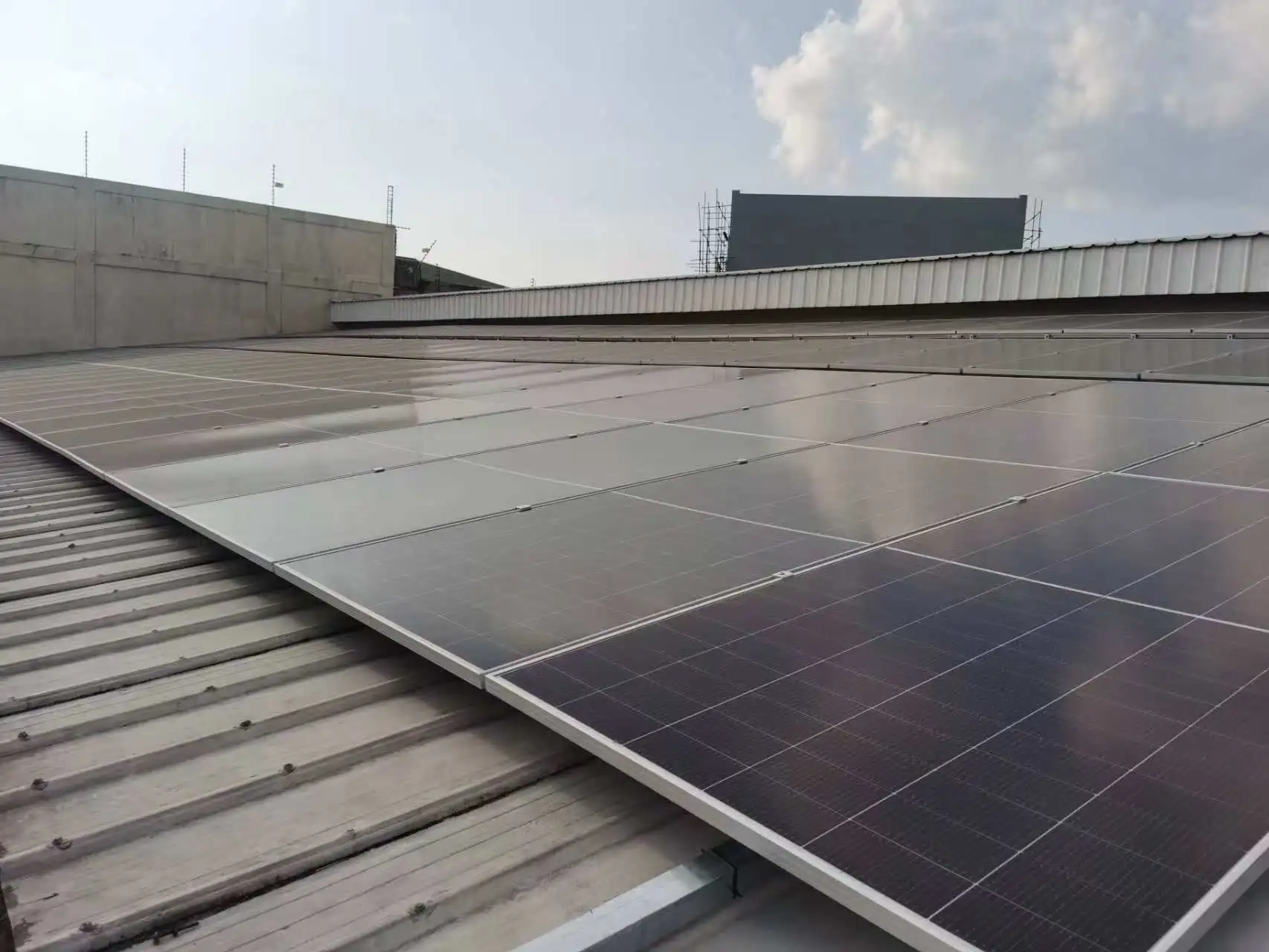 Manufacturer-Direct Commercial & Industrial Solar Power Systems | Rooftop Self-Generated Energy Solutions for Factories & Enterprises