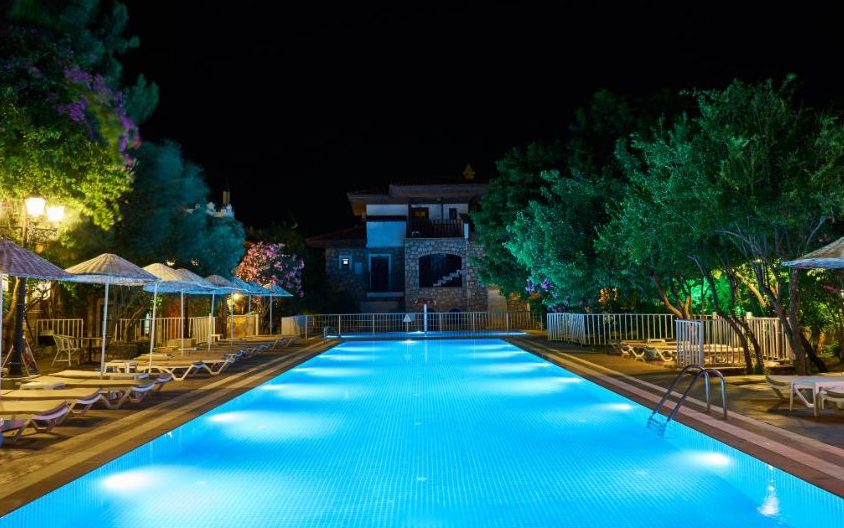 How to choose your swimming pool lighting?