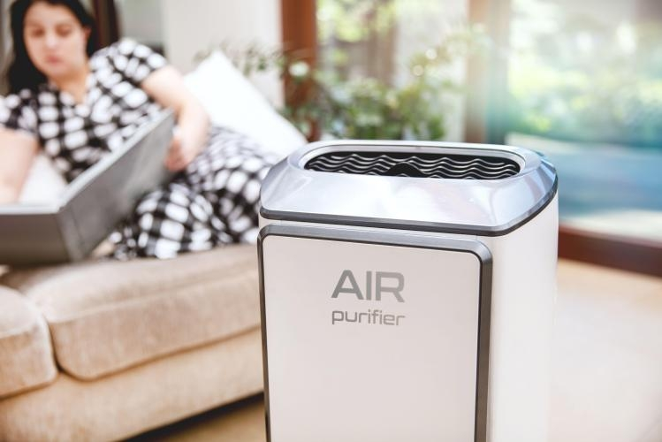 What is the difference between light negative oxygen ions (LNOI) machine and traditional air purifier?