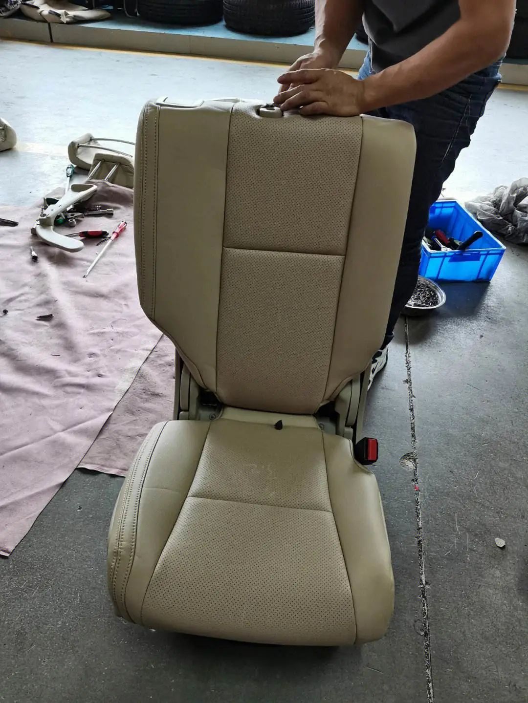 Role and application areas of spray adhesive