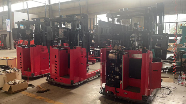 HULKMAN 5 AGV Reach Trucks Successfully Completed Installation and Debugging Work in Mexico!