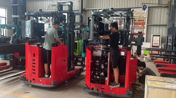 HULKMAN 5 AGV Reach Trucks Successfully Completed Installation and Debugging Work in Mexico!