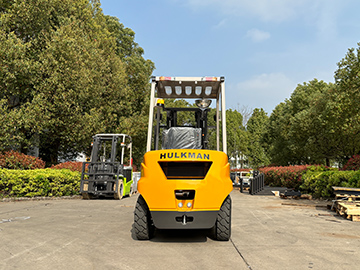 Customized Forklifts with Japanese Engine Successfully Shipped to Algeria, Boosting Efficiency for Clients
