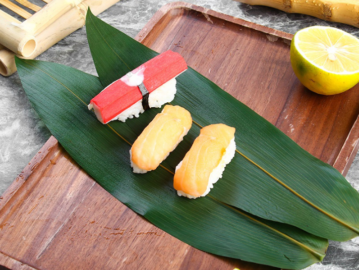 {Bamboo leaf-wrapped sushi}