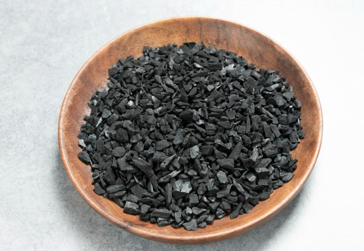 Activated carbon with its strong formaldehyde purification capacity has become an invisible Nemesis to keep your home fresh.