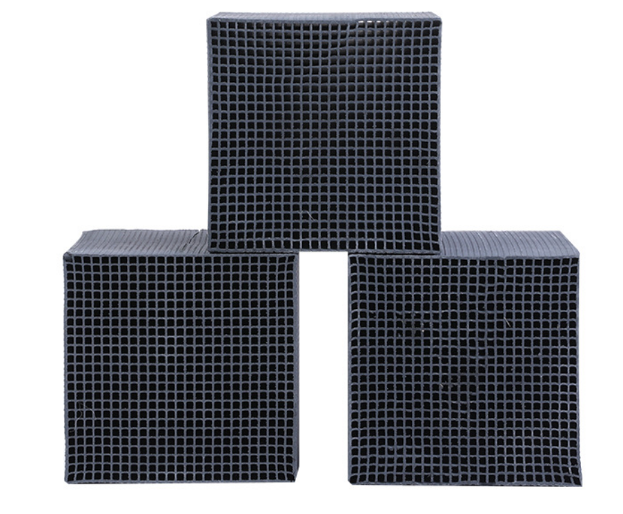 Honeycomb activated carbon is usually made of charcoal, coal, coconut shell and other materials, formed by high temperature activation treatment.